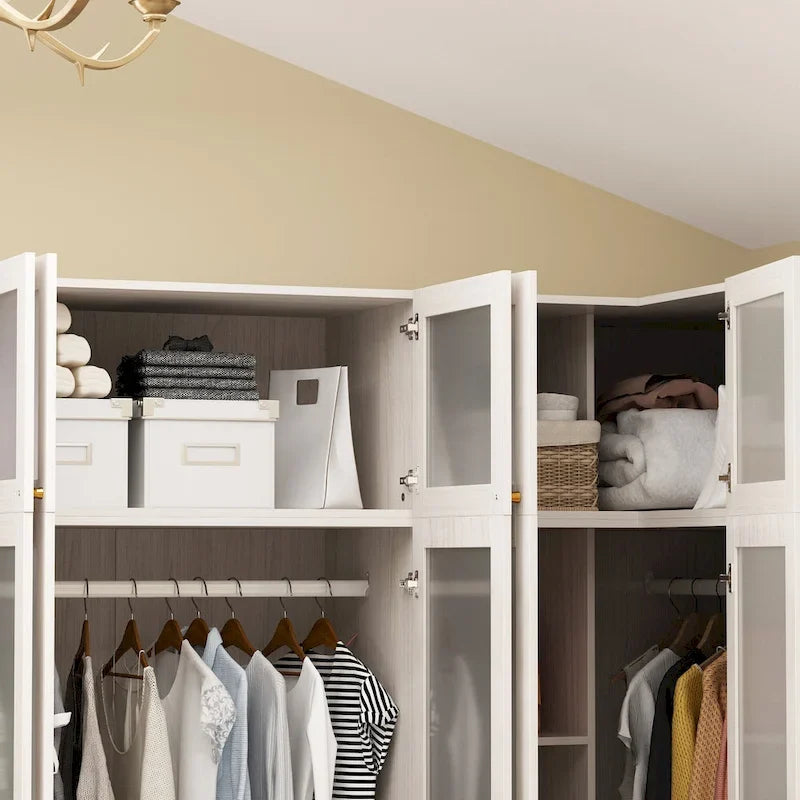 Grande armoire en verre dépoli : Options de rangement polyvalentes