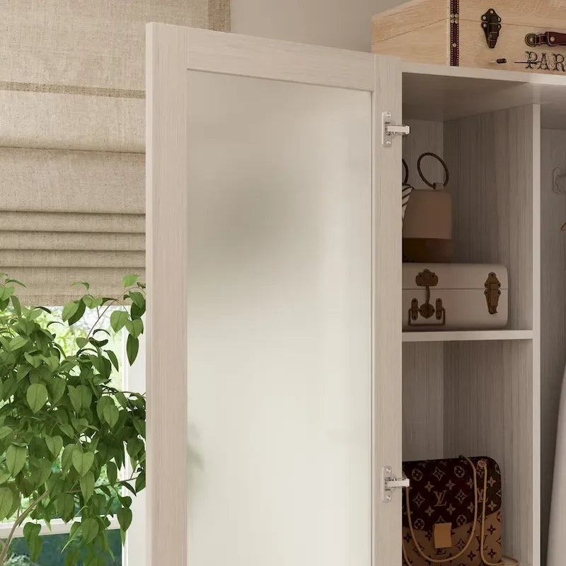 Grande armoire en verre dépoli : Options de rangement polyvalentes